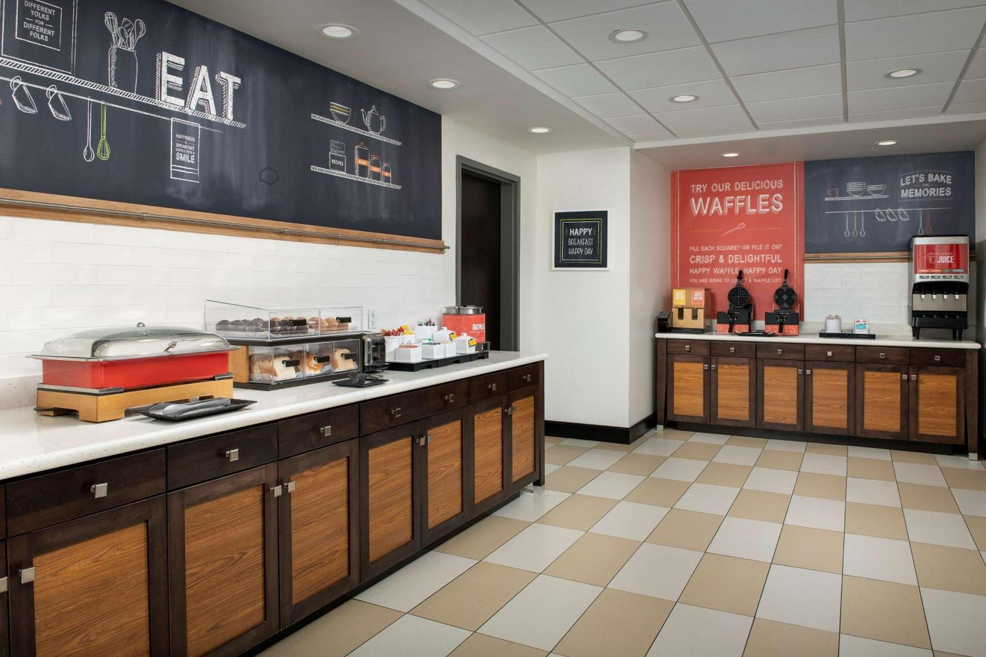 Hampton Inn Knoxville Clinton I-75 Екстериор снимка